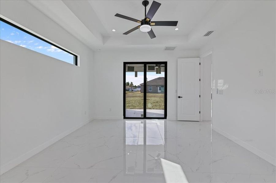 Spacious, unfurnished interior of a new home in , Cape Coral (Image 32).