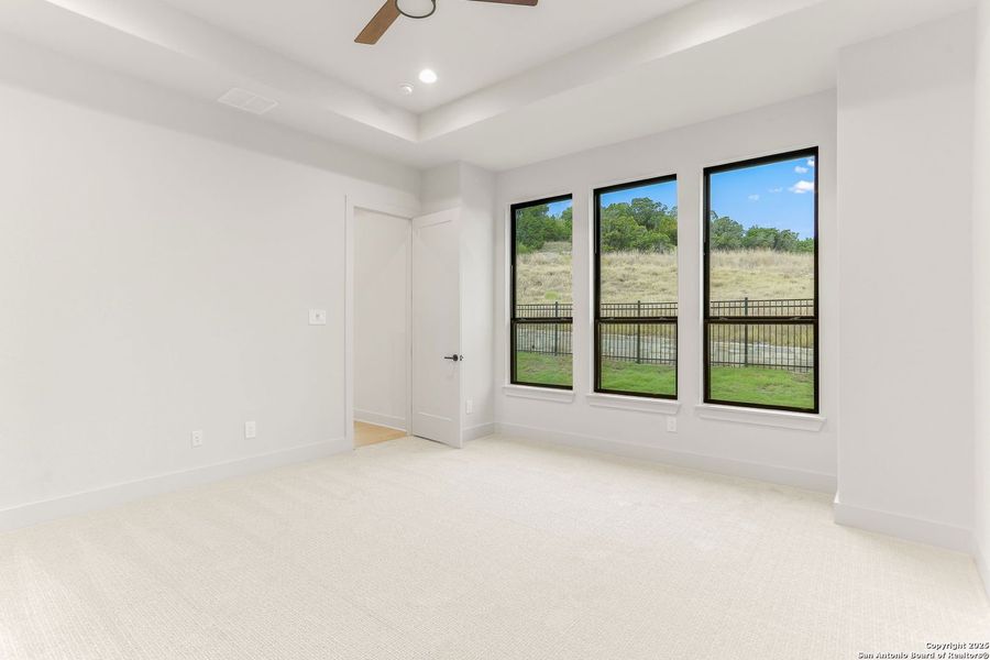 Spacious, unfurnished interior of a new home in Esperanza - 70', Boerne (Image 30).