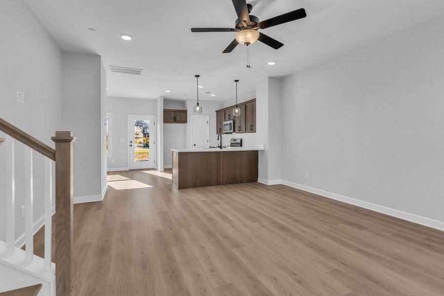 Spacious, unfurnished interior of a new home in Oxford Station, Gallatin (Image 12).