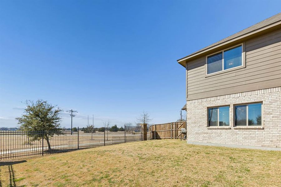 Exterior details and patio area of a home in , Wylie (Image 4).