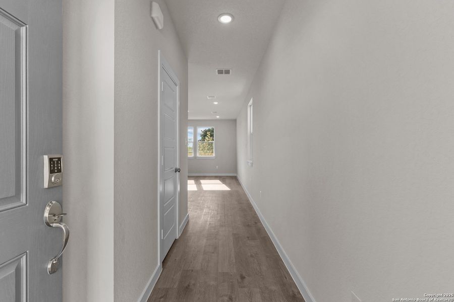 Spacious, unfurnished interior of a new home in Senna, Leon Valley (Image 19).