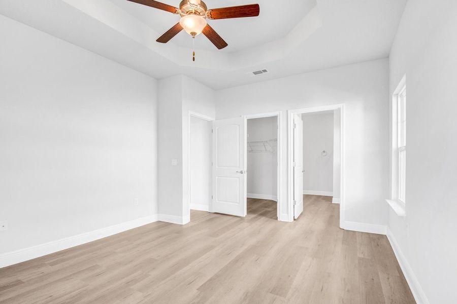Spacious, unfurnished interior of a new home in The Bluffs at Lafayette, Freeport (Image 17).