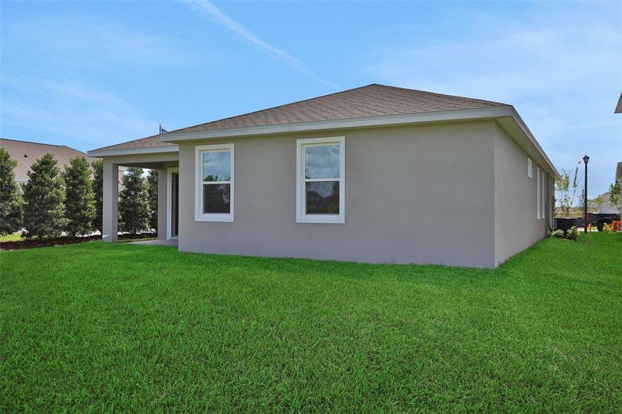 Exterior details and patio area of a home in Tuscan Hills, Dade City (Image 3).