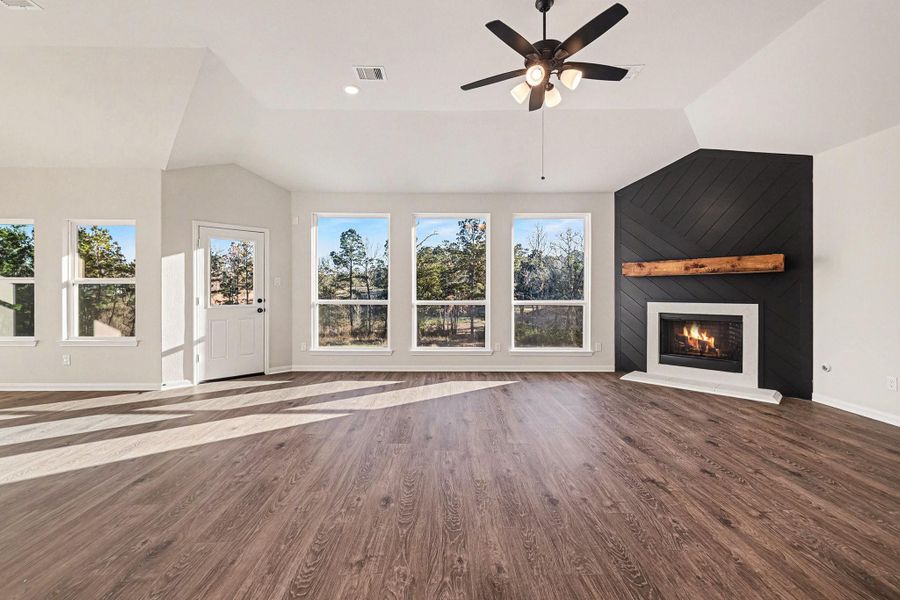 Spacious, unfurnished interior of a new home in Rose Hill Estates, Willis (Image 13).