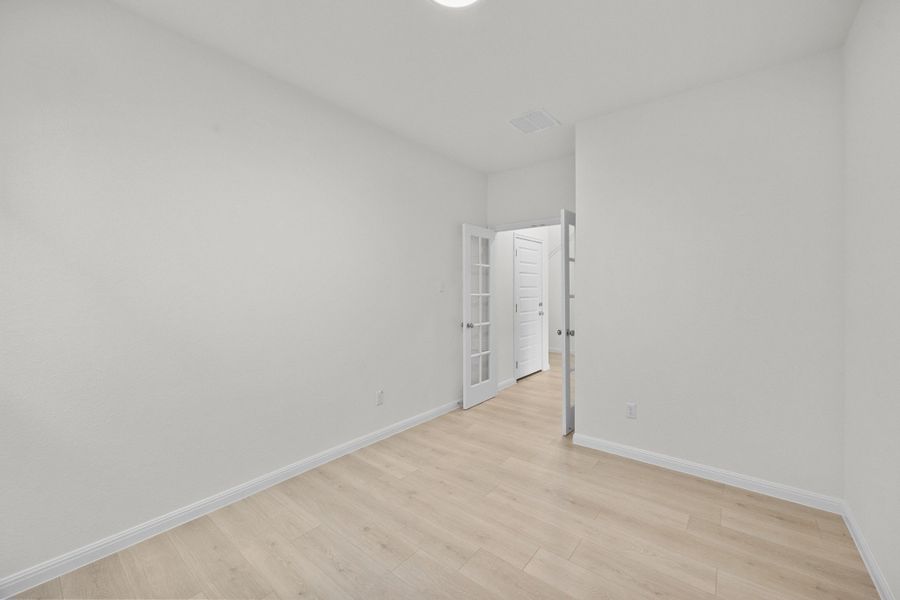 Spacious, unfurnished interior of a new home in Trinity Ranch, Elgin (Image 27).