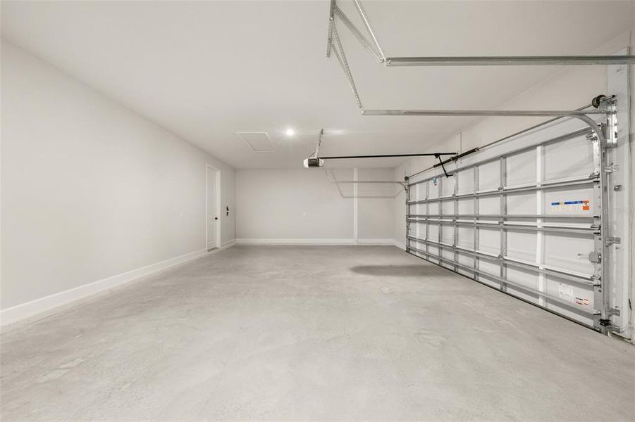 Spacious, unfurnished interior of a new home in , Sebring (Image 23).