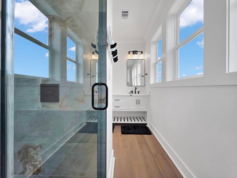 Upstairs full bath