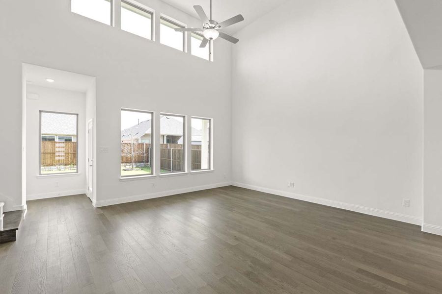 Spacious, unfurnished interior of a new home in Meadow Run, Melissa (Image 23).