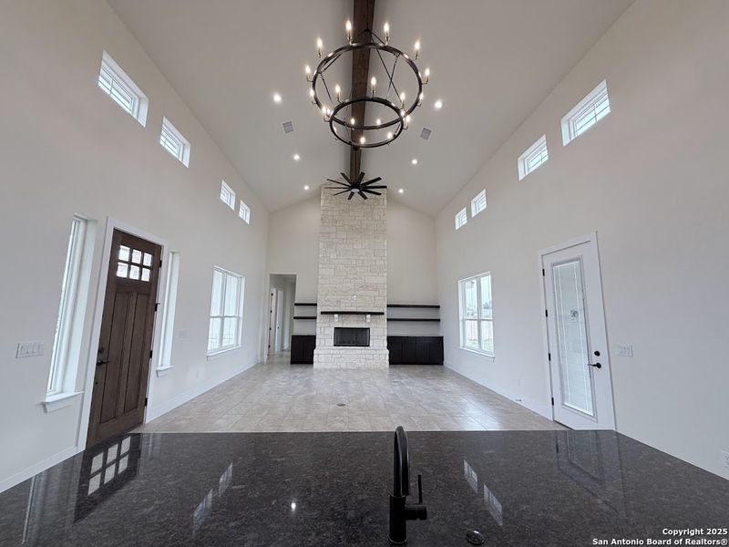 Spacious, unfurnished interior of a new home in , Floresville (Image 12).
