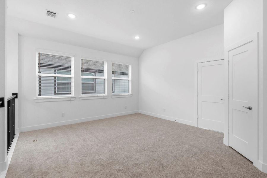 Spacious, unfurnished interior of a new home in Sienna, Missouri City (Image 23). Spacious, unfurnished interior of a new home in Sienna, Missouri City (Image 23).