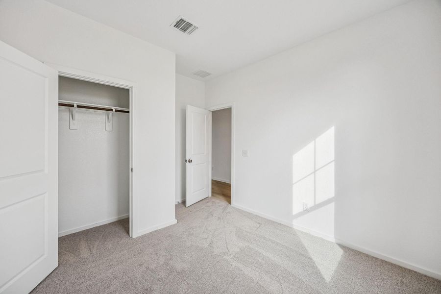 Spacious, unfurnished interior of a new home in Stokesbury, Waller (Image 30).