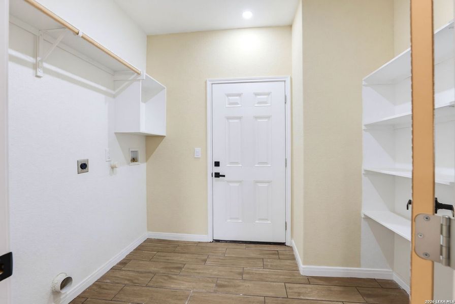 Spacious, unfurnished interior of a new home in , Poteet (Image 29).