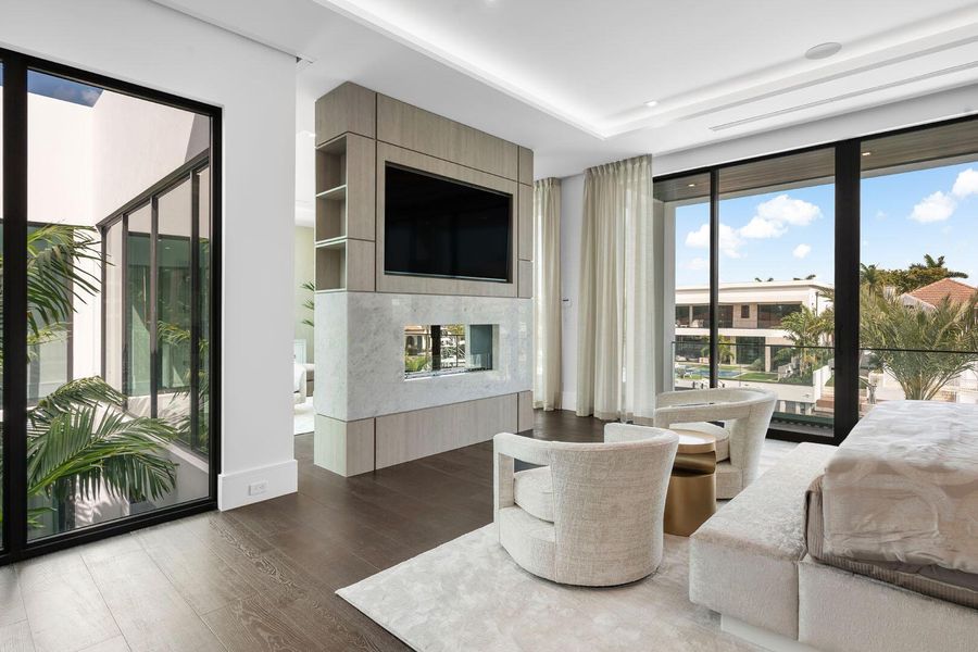 Spacious, unfurnished interior of a new home in , Boca Raton (Image 27).