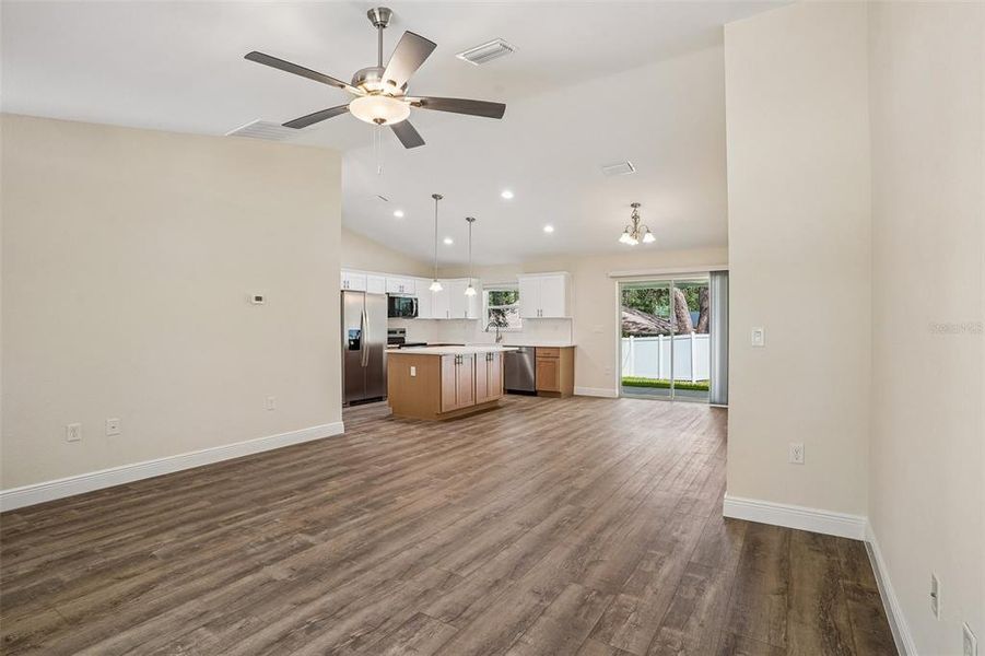 Spacious, unfurnished interior of a new home in , Citrus Springs (Image 20).