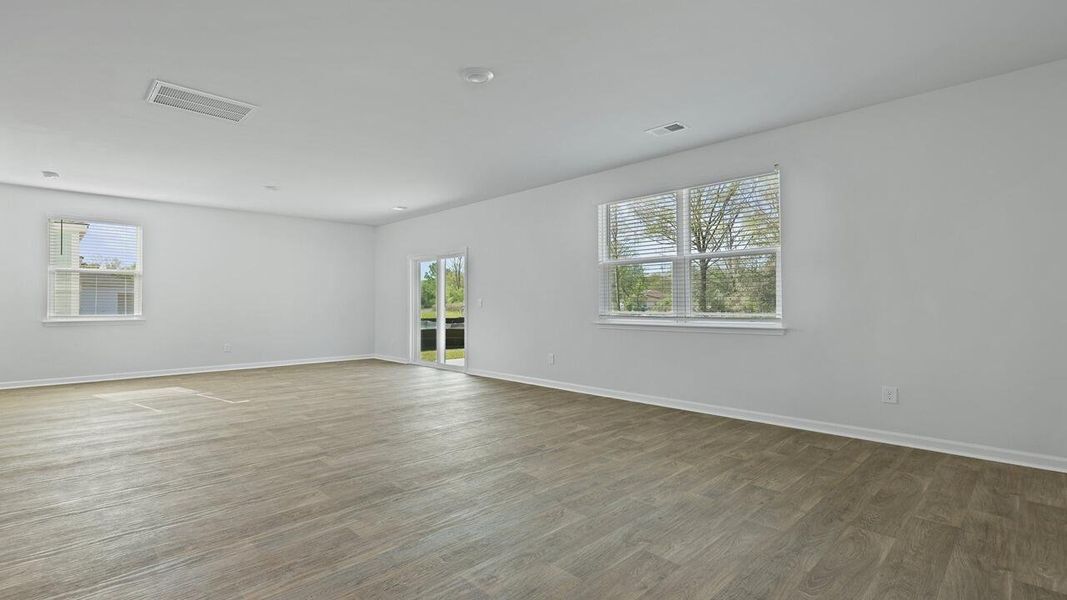 Spacious, unfurnished interior of a new home in Lakeview at Kitfield, Moncks Corner (Image 10).