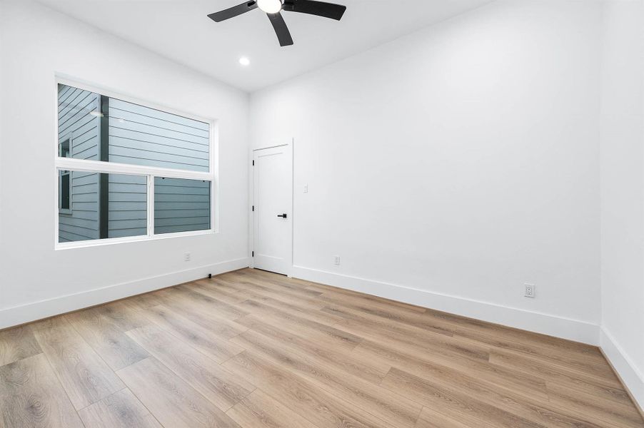 Spacious, unfurnished interior of a new home in , Houston (Image 35).