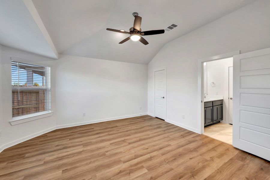 Spacious, unfurnished interior of a new home in Summerview, Fulshear (Image 23).