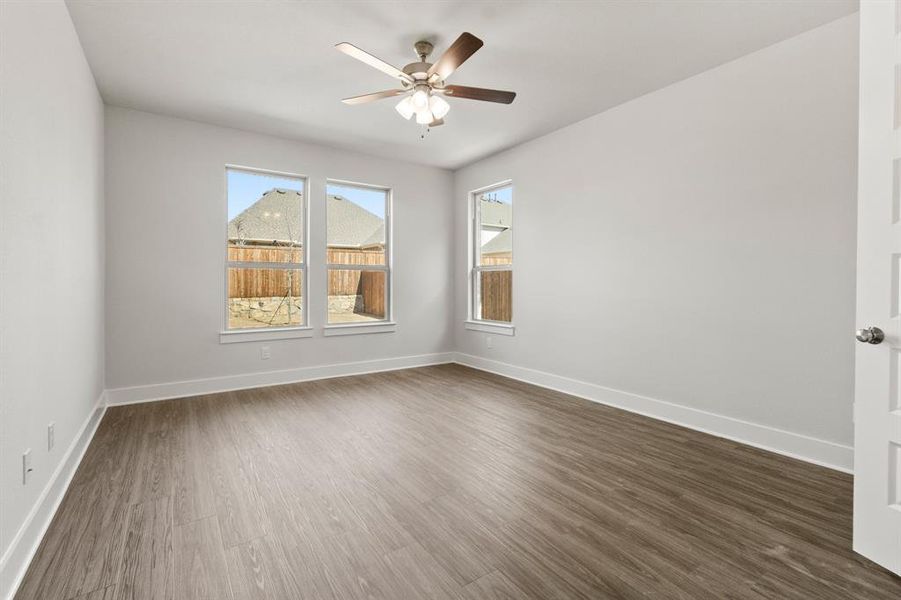 Spacious, unfurnished interior of a new home in Lyons Crest Estates, Garland (Image 39).