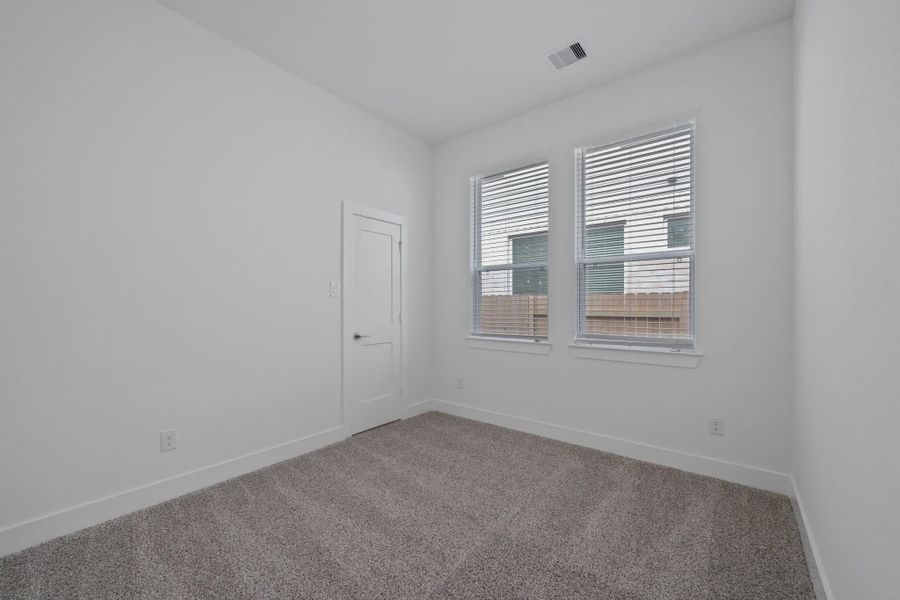 Spacious, unfurnished interior of a new home in Meridiana 50's and 60's, Manvel (Image 16).