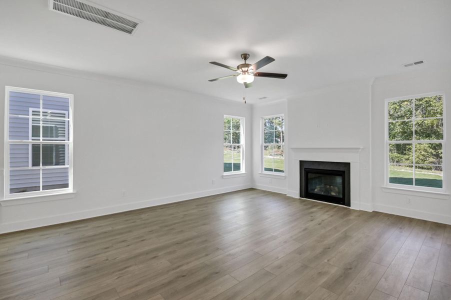 Spacious, unfurnished interior of a new home in Ashton Lakes, Lexington (Image 31).