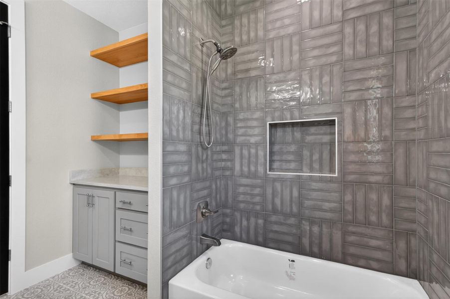 Furnished interior view inside a new home in , Kingsland (Image 19).