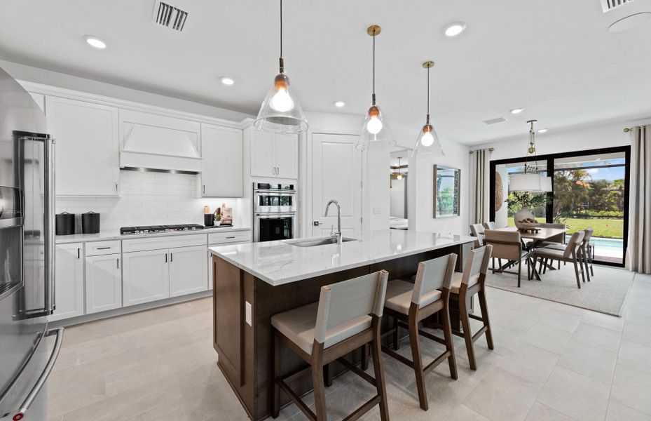 Kitchen with decorative back-splash and large center island