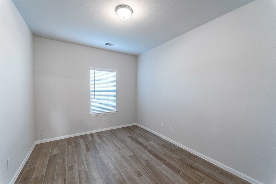 Spacious, unfurnished interior of a new home in Lago Mar, Texas City (Image 7).
