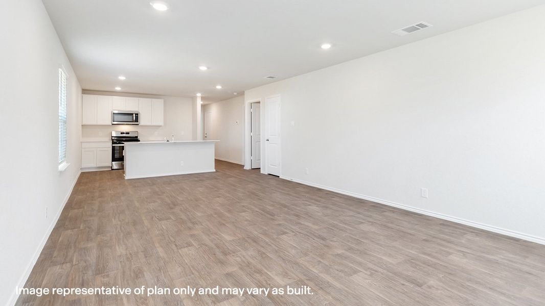 Representative unfurnished interior of a home built from the The Friedrich by D.R. Horton in Riverstone at Westpointe, San Antonio (Image 18).