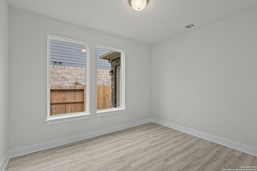Spacious, unfurnished interior of a new home in Veramendi, New Braunfels (Image 16).