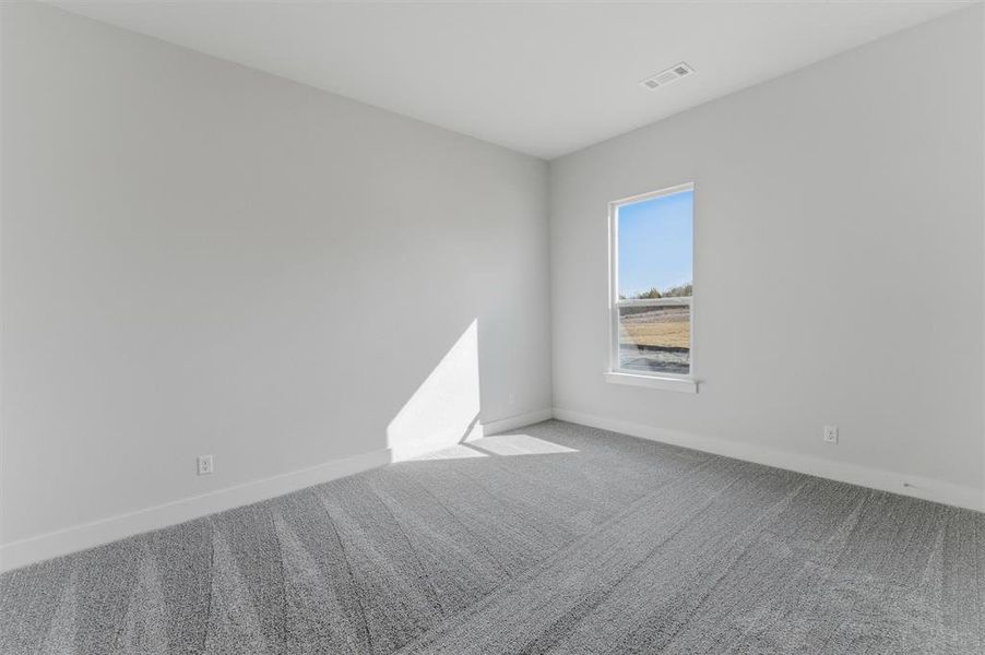 Spacious, unfurnished interior of a new home in Eagle Ridge Estates, Weatherford (Image 18).