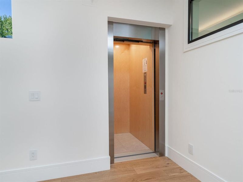 Spacious, unfurnished interior of a new home in , Sarasota (Image 22). Spacious, unfurnished interior of a new home in , Sarasota (Image 22).