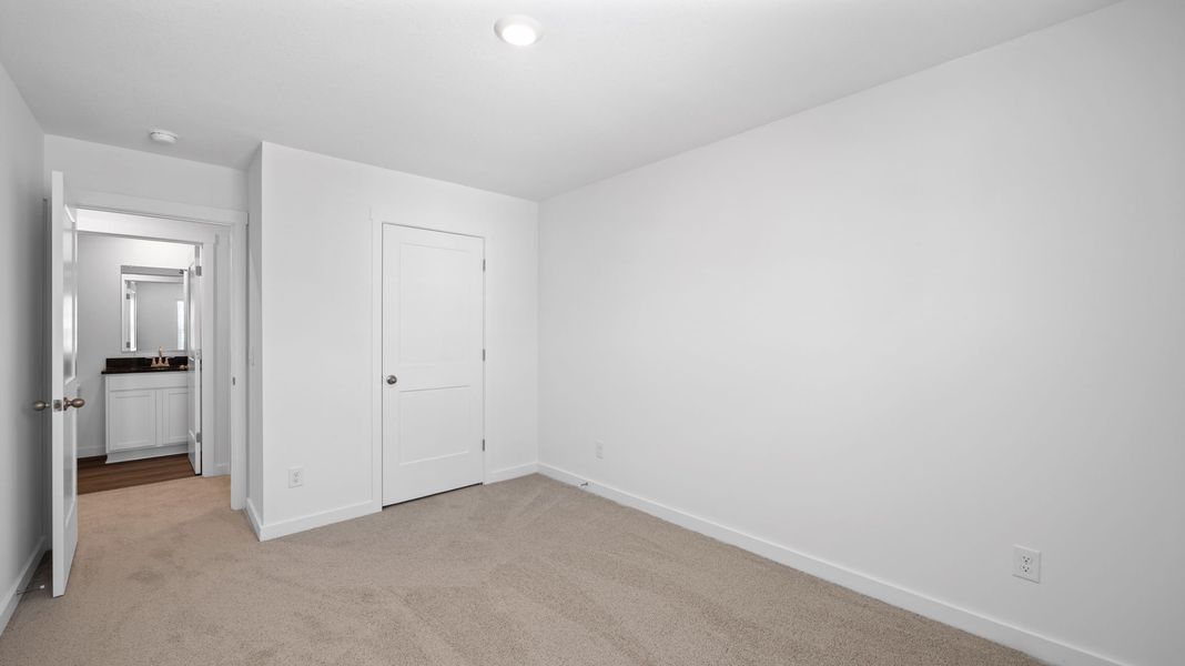 Spacious, unfurnished interior of a new home in Evergreen Landing, Rossville (Image 27).