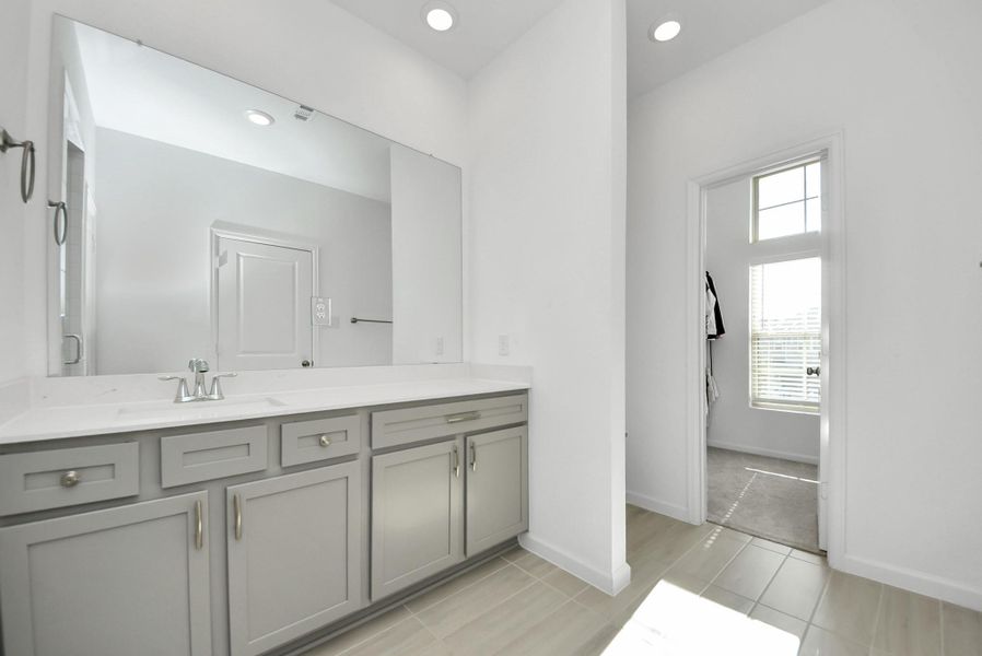 Furnished interior view inside a new home in Cross Creek Ranch, Fulshear (Image 15).