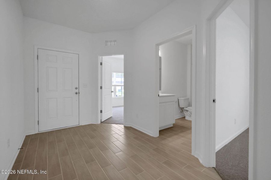 Spacious, unfurnished interior of a new home in Wilford Oaks, Orange Park (Image 31).