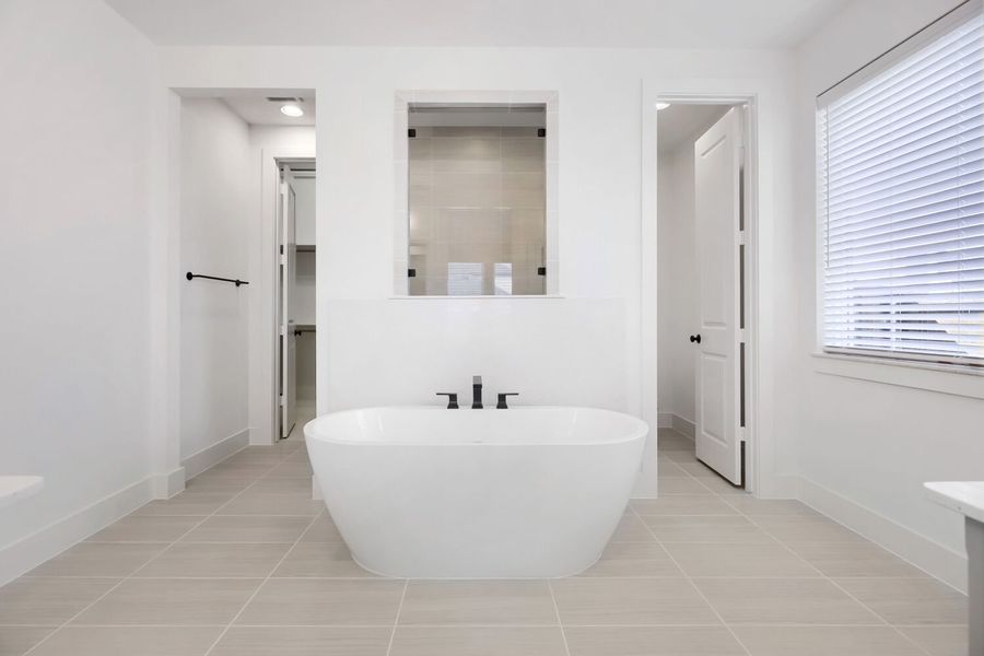 4302 Blackberry - Primary Bathroom