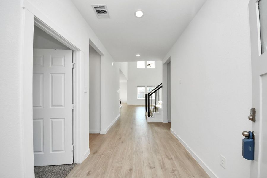 Spacious, unfurnished interior of a new home in Tamarron, Katy (Image 20). Spacious, unfurnished interior of a new home in Tamarron, Katy (Image 20).