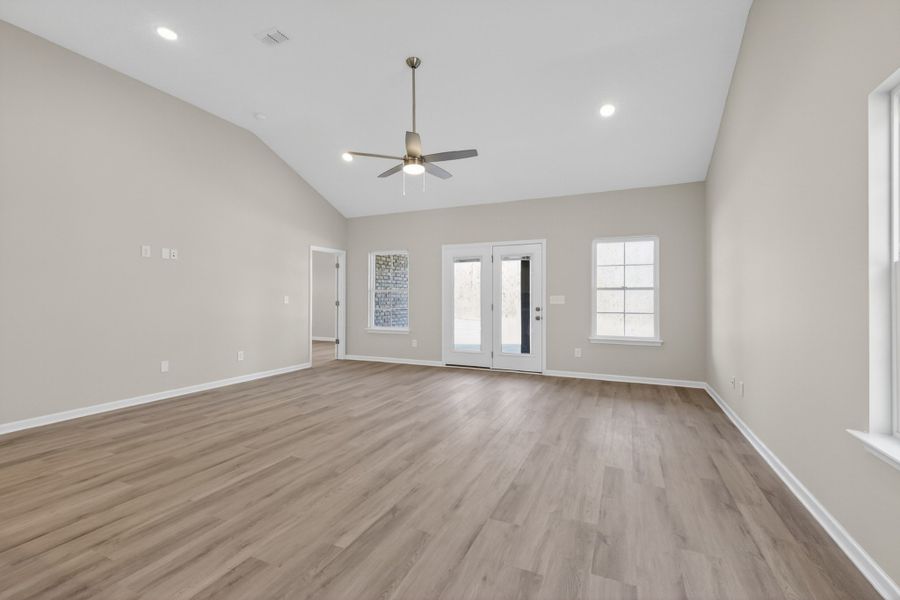 Spacious, unfurnished interior of a new home in Legacy Preserve, Tullahoma (Image 25).