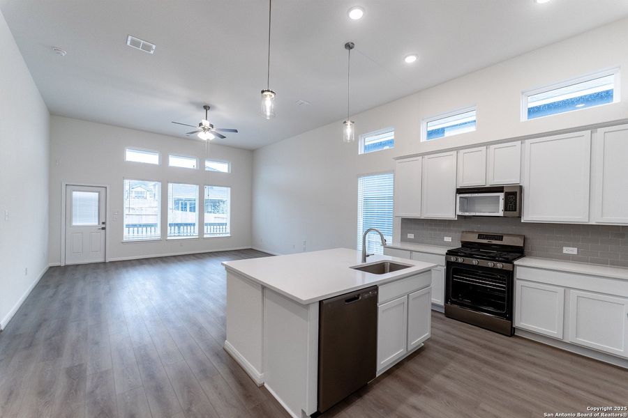 Furnished interior view inside a new home in Homestead, Schertz (Image 5).