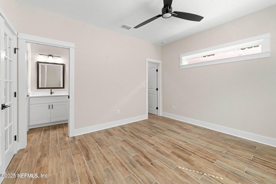 Spacious, unfurnished interior of a new home in , Jacksonville (Image 24).