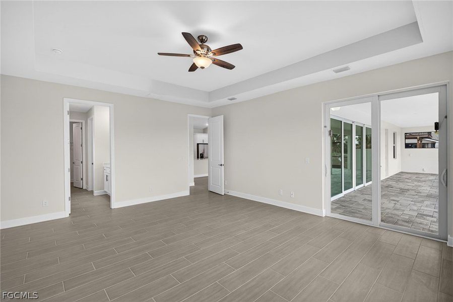 Spacious, unfurnished interior of a new home in Cape Coral, Cape Coral (Image 29).