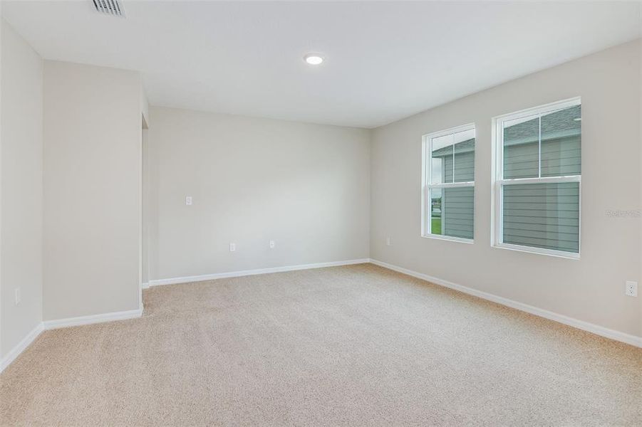 Spacious, unfurnished interior of a new home in Pasadena Ridge, Dade City (Image 17).