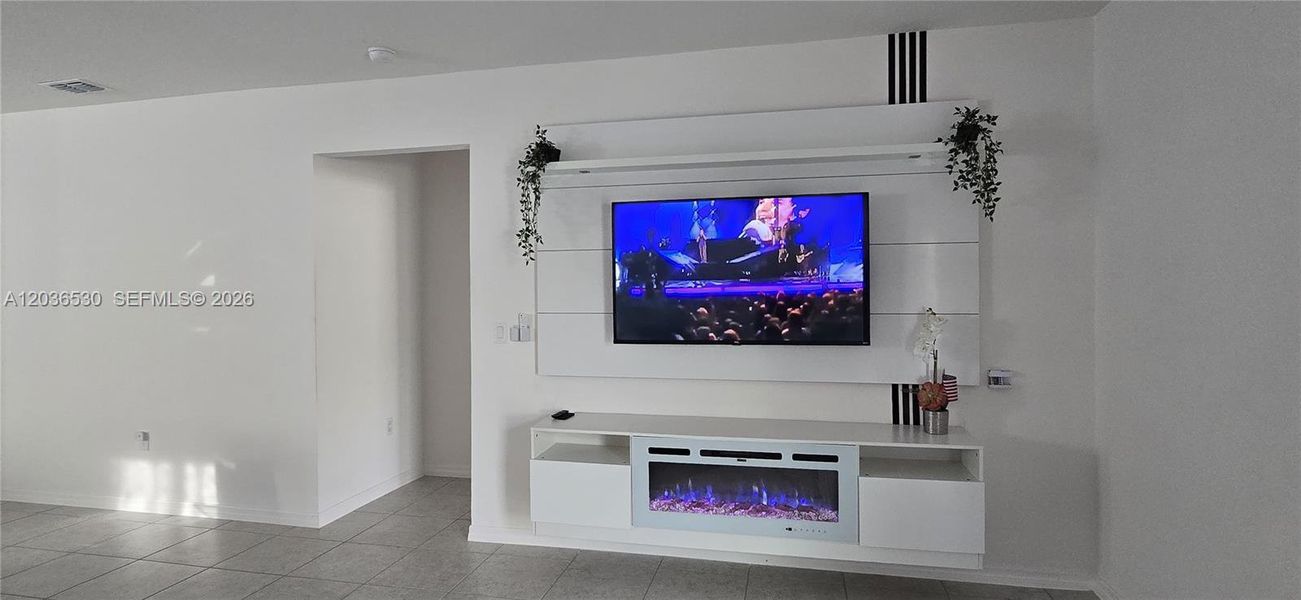 Furnished interior view inside a new home in Hammock Reserve, Haines City (Image 7).