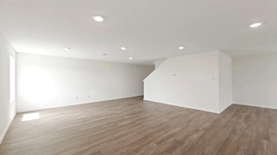 Representative unfurnished interior of a home built from the Franklin by D.R. Horton in Lake Conroe Cove, Willis (Image 15).