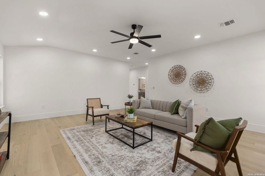 Furnished interior view inside a new home in , Bandera (Image 43).