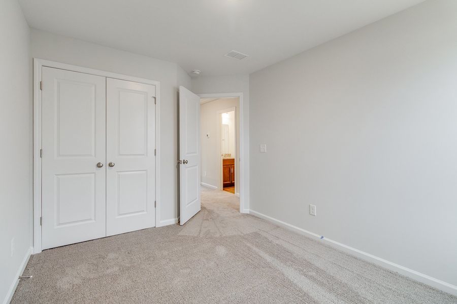 Spacious, unfurnished interior of a new home in Astoria, Columbia (Image 23).