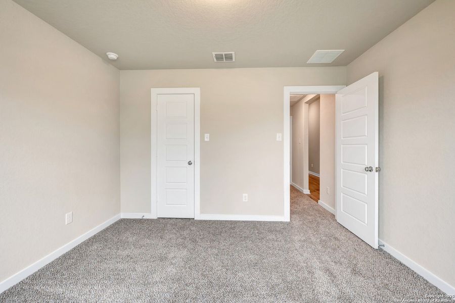 Spacious, unfurnished interior of a new home in Winding Brook, San Antonio (Image 17).