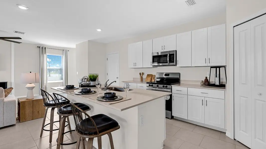 Florida CORE L003 Columbus Kitchen 1of5 F1 Base7 6 5 25