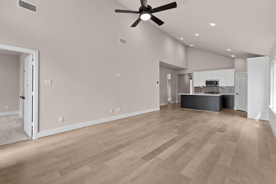 Spacious, unfurnished interior of a new home in Meridiana 40', 65', Iowa Colony (Image 23). Spacious, unfurnished interior of a new home in Meridiana 40', 65', Iowa Colony (Image 23).