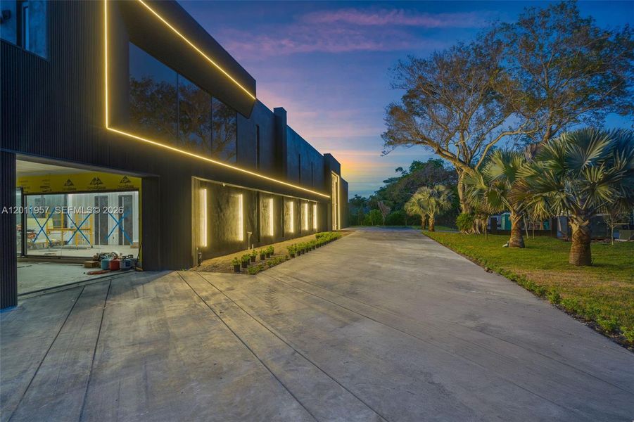 Condo located in Pinecrest, FL showcasing its design and architecture (Image 4). Condo located in Pinecrest, FL showcasing its design and architecture (Image 4).