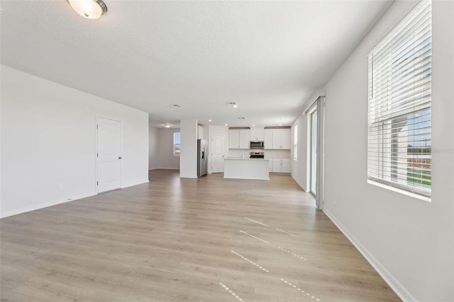 Spacious, unfurnished interior of a new home in Crosswinds - Signature Series, Haines City (Image 36).